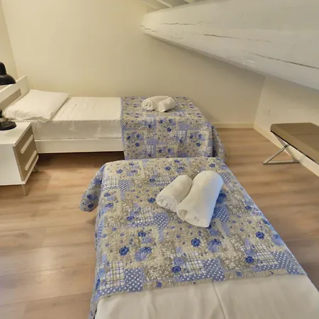 Bright House In Old Town Desenzano * Desenzano del Garda
