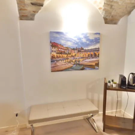 Bright House In Old Town Desenzano Desenzano del Garda