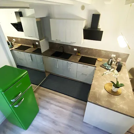 Bright House In Old Town Desenzano Appartement