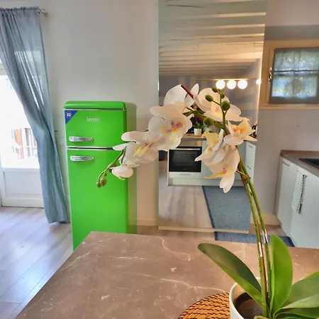 Bright House In Old Town Desenzano Appartement Desenzano del Garda