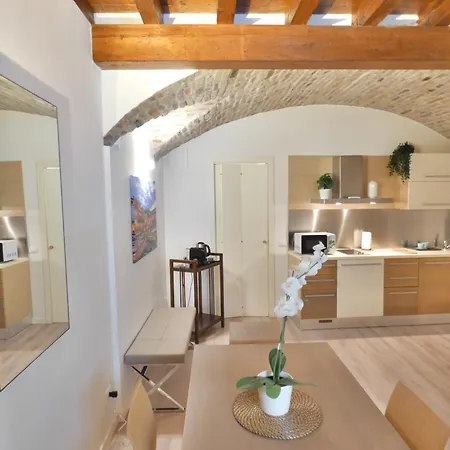 Bright House In Old Town Desenzano Desenzano del Garda