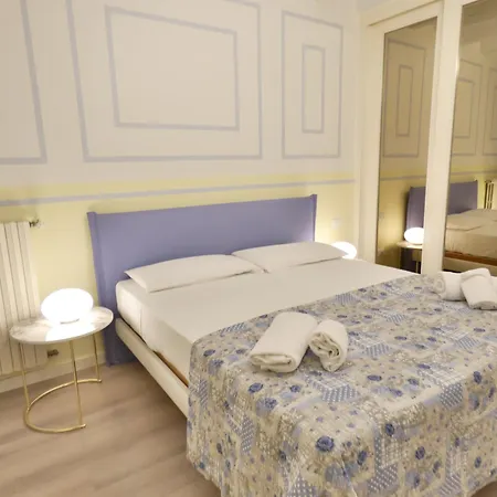 Bright House In Old Town Desenzano Appartement *